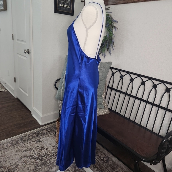 Vintage Royal blue lingerie slip - Picture 3 of 6